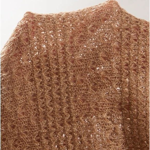 Tied Backless Split Thigh
Fringe Hem Halter Dress - Picture 7 of 11